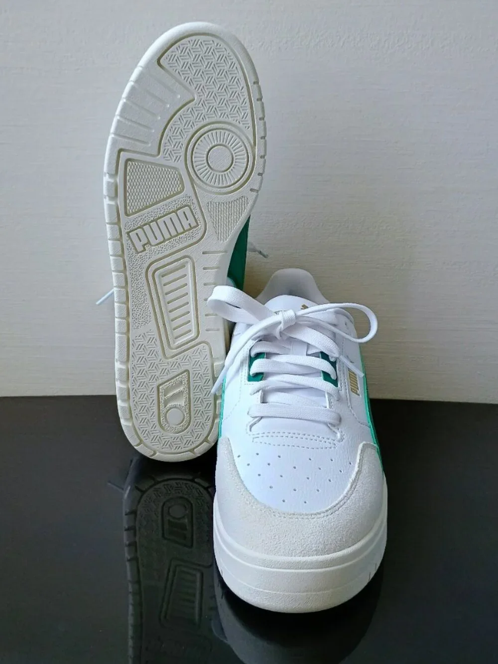 Puma Men's Shuffle Downtown Leather Sneaker in White / Emerald / Ice / Puma Gold